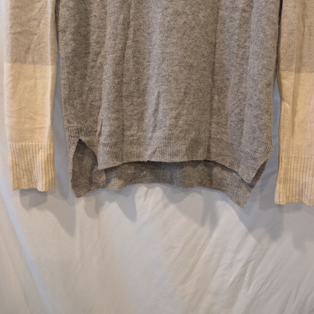Bloomingdale's Cashmere Gray and Cream & Tan Turtleneck Sweater - Picture 3 of 6